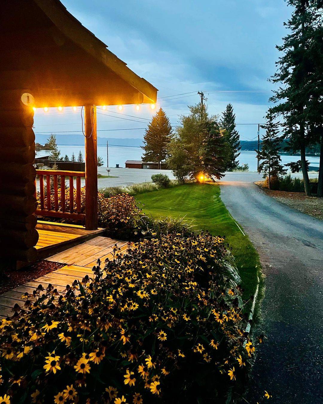 Flathead Lake Lodging